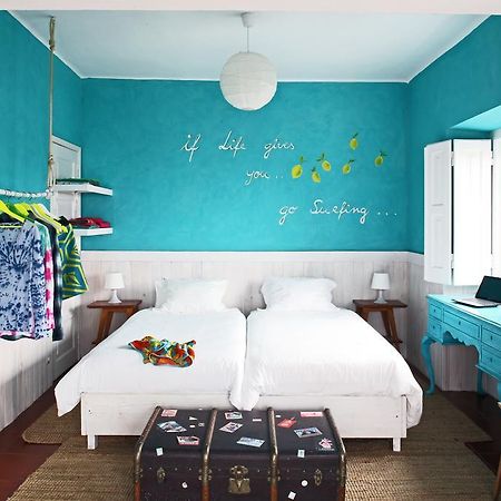 Chill In Ericeira Surf House Hostel Ruang foto