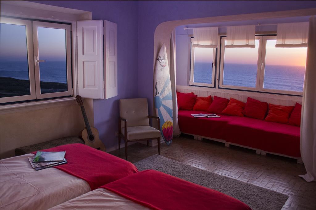 Chill In Ericeira Surf House Hostel Ruang foto