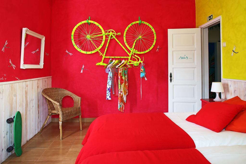 Chill In Ericeira Surf House Hostel Ruang foto