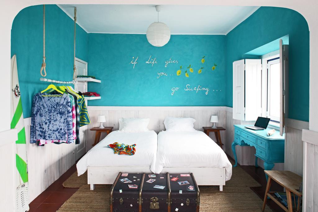 Chill In Ericeira Surf House Hostel Ruang foto